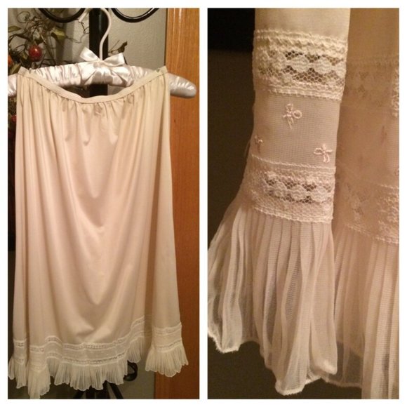 Vintage Other - Amazing Victorian Flare Vintage Antique Cream Tea Length Nylon & Lace Slip - M/L